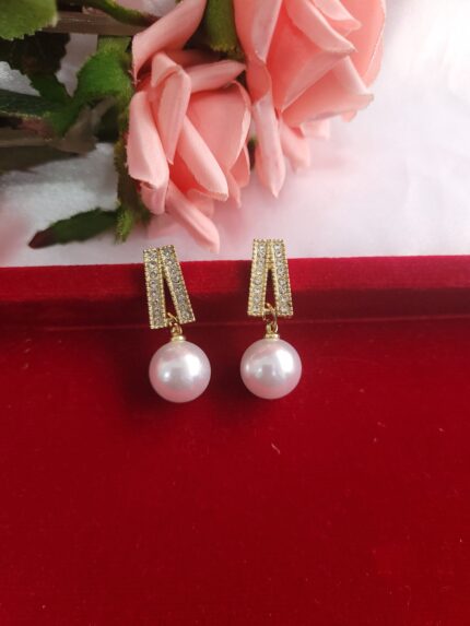 Pearl Golden Stud