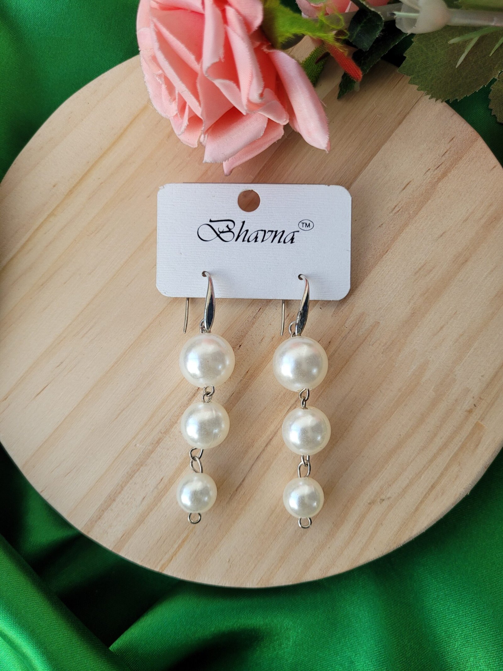 20241208_171013-scaled-1.jpg Pearl Dangler - Image 1