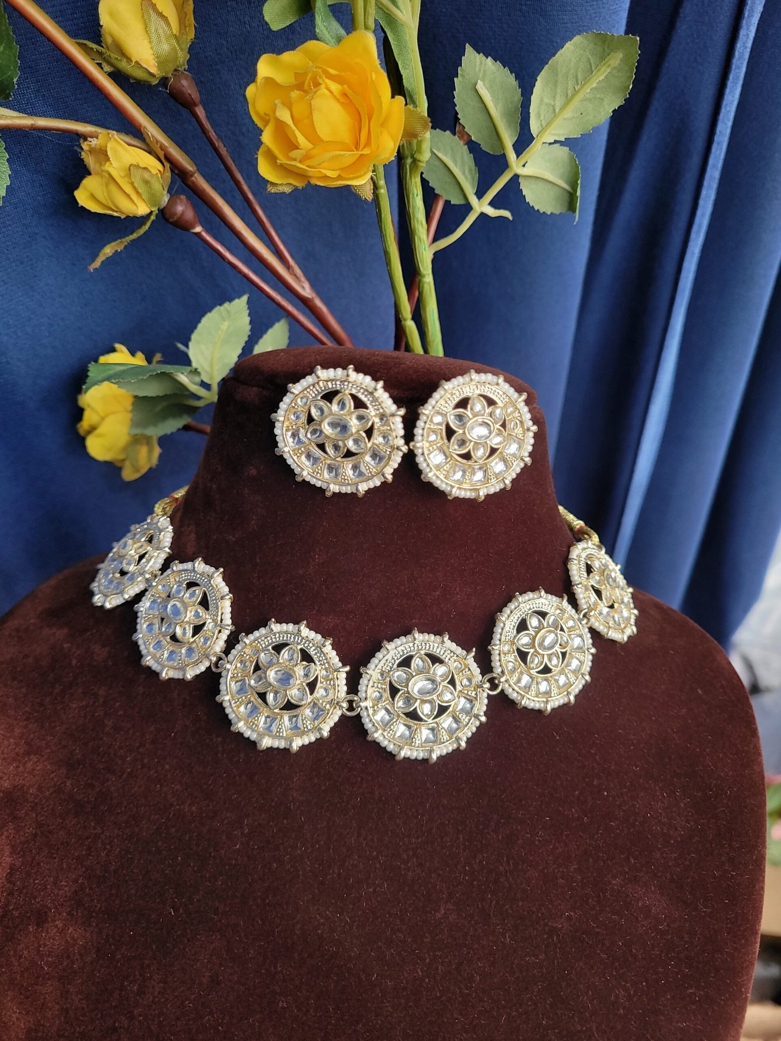 20250525_171705-scaled-1.jpg Premium Golden Choker Set - Image 1