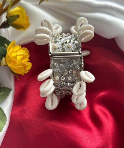 Shell And Stone Oxidised Kada