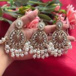 Diljeet Kundan Earrings With Mangtika – White