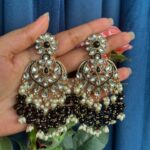 Avneet Crystal Earrings – Black